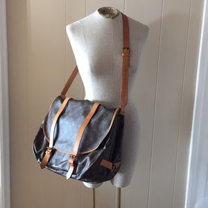 Beautiful Louis Vuitton monogram bag, Saumur 43